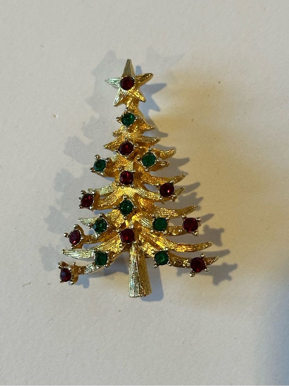 Vintage MYLU Christmas Tree Brooch Pin 2" Tall Goldtone with Rhinestones - Picture 5 of 7